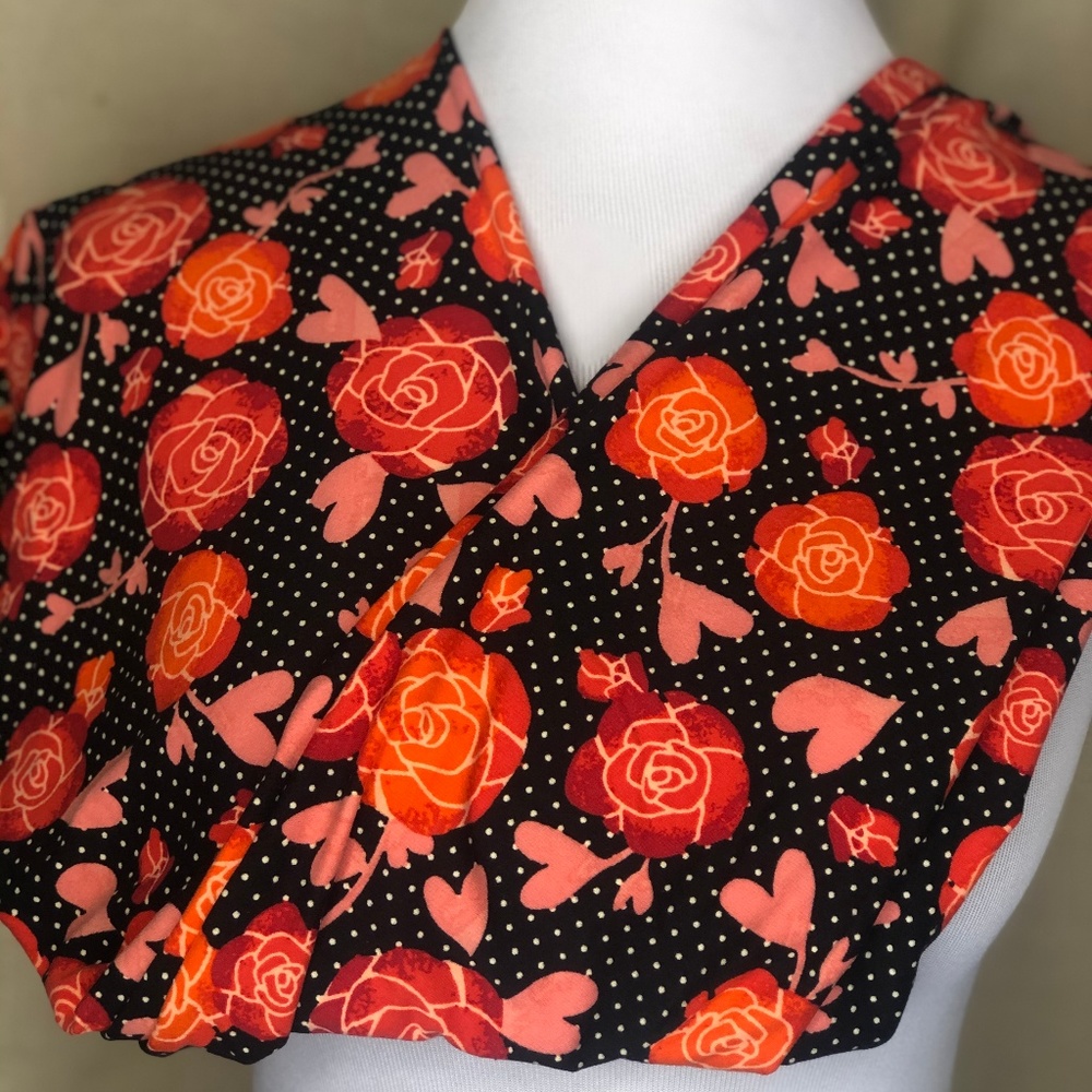 LuLaRoe Tall Curvy Valentine Day Leggings